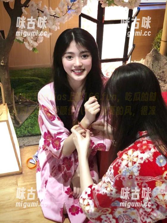 ios上的166.fun，吃瓜的时候别忘了顺便顺便八一下盛夏的风，很凉快哦。