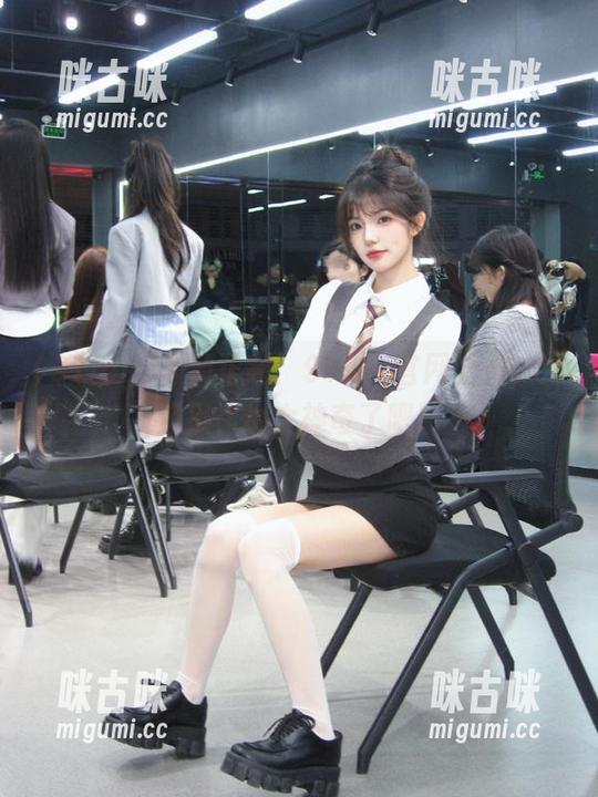 91icg 假装正经:91icg官网上线,这波操作也太神奇了吧!