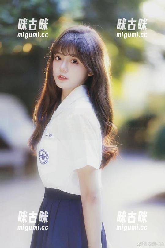 九一吃瓜 我把九一吃瓜的那个视频循环放了好几遍,还真是有一丝意味……
