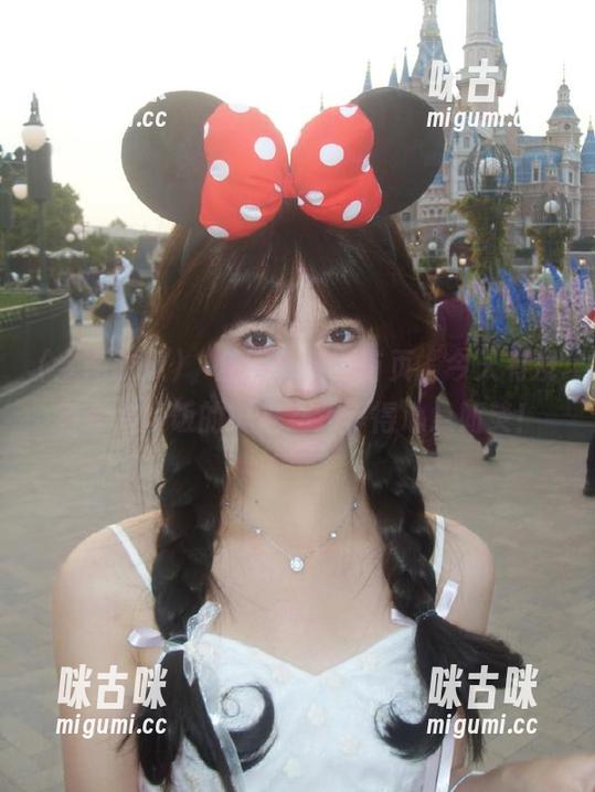 “全网吃瓜”首页，今天有没有令人喷饭的瓜呢？我等得心急如焚！