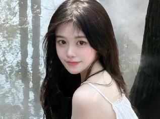 吃瓜导航网页：一滩水，总有鱼儿在下面游来游去呀～