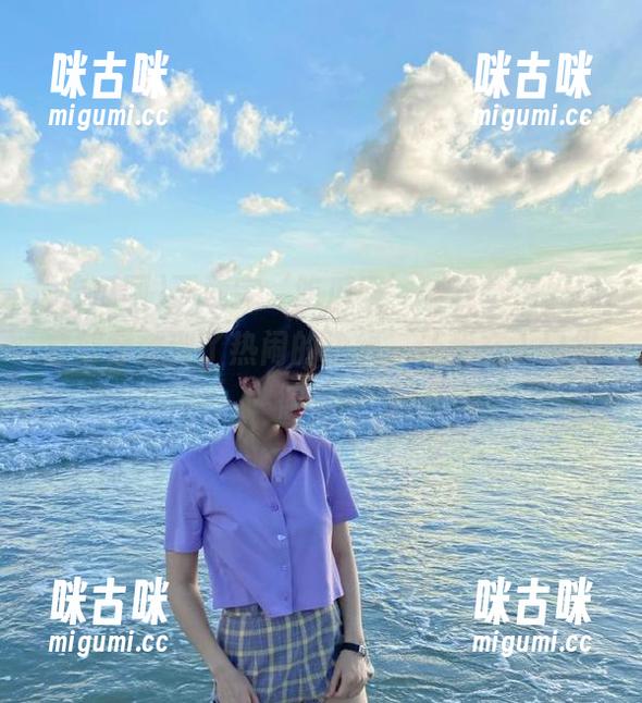 下载完‘吃瓜网’，我觉得好像立刻穿越到了热闹的边缘，让我在入口徘徊着…