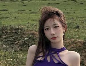 错位的优雅，观看“黑料不打烊”一字马，感觉快要摔出来了。