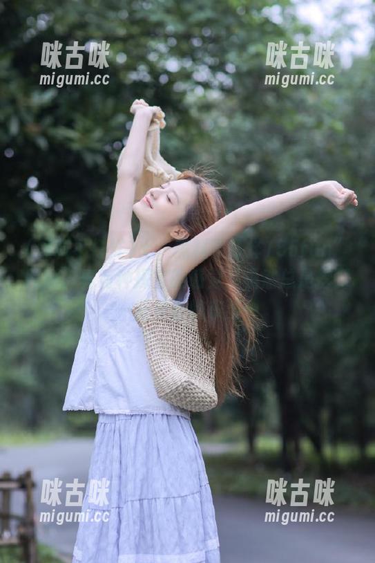 上“黑料不打烊155fun”网站，真有种探宝的感觉，虽然总是挖到一些奇怪的东西…