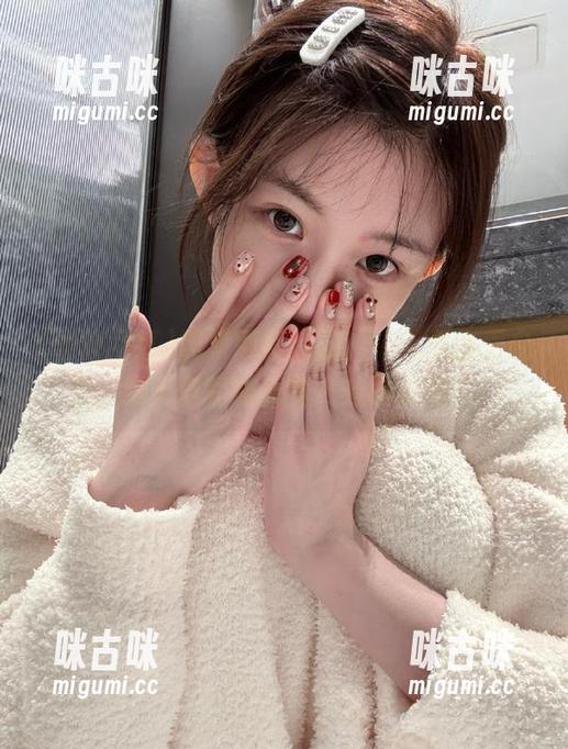 黑料网红网站，今天是蓝天白云，明天你就能看到八卦乌云满天！