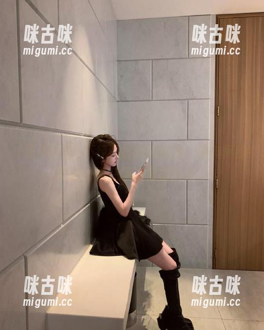 不经意间滑动网页，黑料网络抓拍仿佛在调戏你的目光。